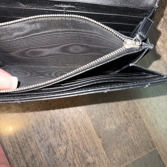 Yves Saint Laurent Quilted Black Wallet - Picture 7 of 8